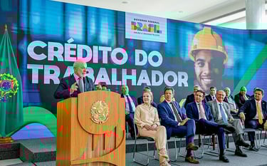 imagem mostra o presidente da república do Brasil lula falando sobre o crédito do trabalhador.