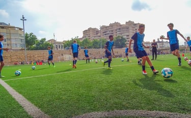 Bogdan Botezatu antrenând o echipa U12 din Olanda în cantonamentul din Valencia, Spania