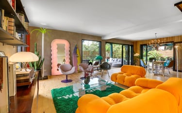 Salon lumineux de la Villa Les Pins à Tarnos avec décoration moderne