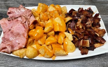 plato combo de lacón con patatas y oreja de cerdo a la plancha