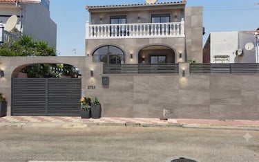from the impressive entrance gate and privacy screens to the modern lighting fixtures.