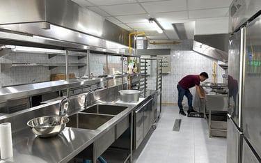 ครัวสแตนเลส โรงแรม ร้านอาหาร ติดตั้งครบวงจร พร้อมระบบแก๊สและดูดควัน | stainless steel hotel kitchen 