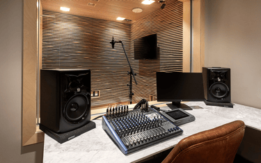 Podcast Studios by MW Audio Visual - Modera Hollywood Studio