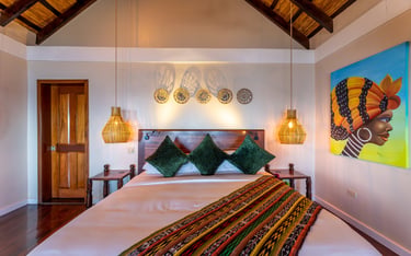 Beach front rooms in Belize, Large bed and high ceilings 
