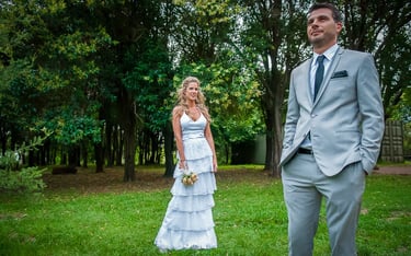 Fotos de los novios en el parque del salon La Angelina