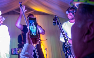 Padre de la novia haciendo fotos