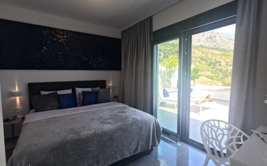 Villa Fay bedroom with a bed and a table with chairs on terrace
