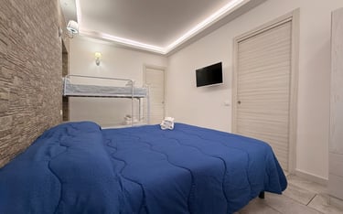 Camera da letto di appartamento vacanze con aria condizionata a Longobardi Marina
