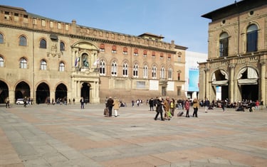 Piazza maggiore, Bologna