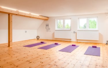 yogaraum beim yoga retreat im landhotel altes zollhaus