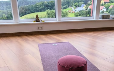 yoga aussicht elbsandsteingebirge meditation pranayama retreat sächsische schweiz wanderung sauna
