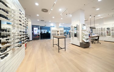 Diseño y reforma integral de óptica comercial por MSDecop.