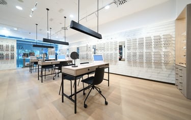 Mobiliario a medida y diseño interior de óptica por MSDecop.