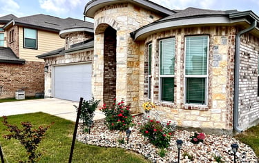 Stone and brick single-story home with clean windows, Elegant Restorations San Antonio