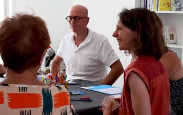 Un groupe de professionnels co-construit lors d'un séminaire d'art-thérapie en Loire Atlantique