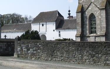 Egliise et Château ferme de Loyers-Namur