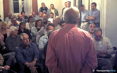 Luis Torres en reunión por el Municipio de Temperley