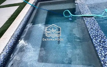kolam renang indah buatan dayanapool dengan finishing mozaik