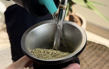como cebar el mate