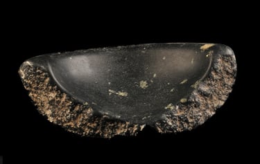 Fragment de mortier. Basalte.