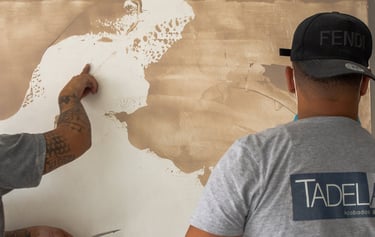 Aplicación de microcemento en muro