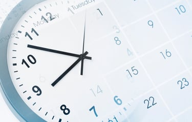 Imagen de un reloj y de un calendario, de una forma fusionada.