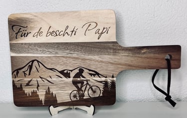 Graviertes Holzschneidebrett