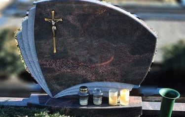 Rudos spalvos Aurora akmens vienos dalies paminklas