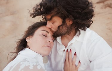 photographe romain daniel portrait de couple plage Vendée 6.553018066748564, -1.83341449731815
