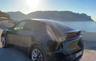 Tesla chauffeur privé VTC à Cassis bord de mer 