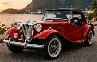 MP Lafer vermelho estacionado à beira-mar com design clássico inspirado em roadster inglês