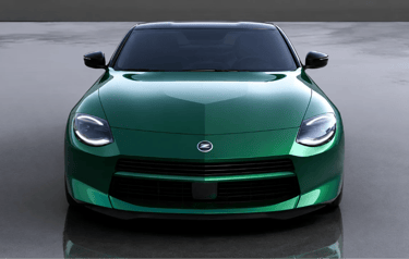 Novo Nissan Z 2027 em verde Shinkai Green visto de frente em estúdio