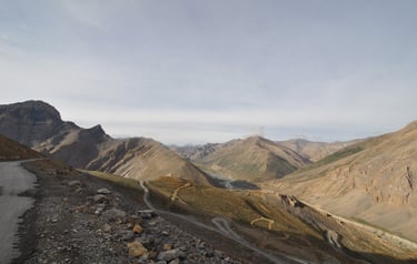 Gata loops along the Leh to Manali highway over the great Himalayan range, Ladakh, India 