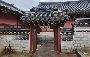 Hwaseong Haenggung gate, wall and buildings
