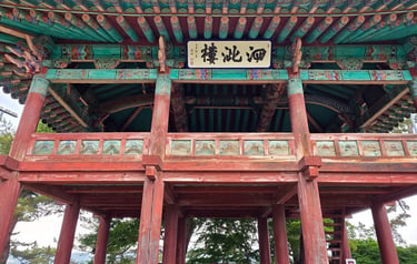 Joseon built Sajaru Pavilion, at the highest point off Busosanseong