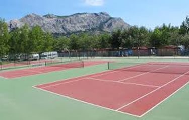 The photo shows tennis courts with a hard surface in Omiš.