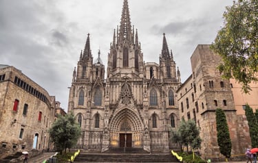 foto da catedral de barcelona no bairro gótico