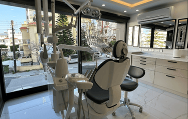 Girne, Kıbrıs’ta uzman diş hekimi Dr. Dt. Kemal Güldüren | Diş teli, ortodonti, şeffaf plak.