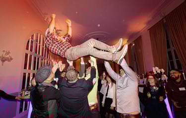 Fête du personnel à l’Orangerie à Luxembourg avec collaborateurs célébrant dans une ambiance festive