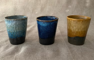série de gobelets martelés