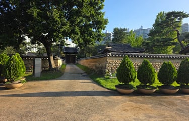 Entrance leading to Dongchundang