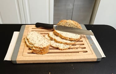  Serrated bread knife for clean precise cuts