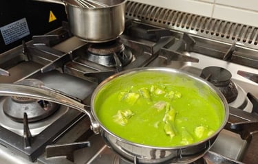  Stainless steel pan for precise heat control and sauce making