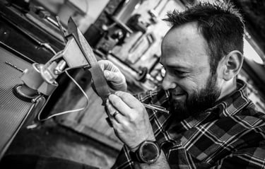 coutelier, un travail minutieux et de précision