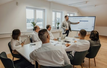 Die Angst beim Sprechen vor Gruppen hängt häufig mit dem eigenen Selbstwert zusammen. Hypnose hilft.