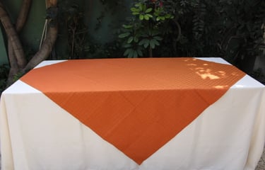 Alquiler de mesas con mantel y sillas