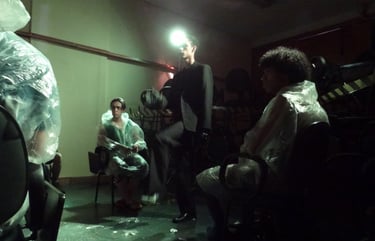 performance esperamos violência (Grupo S.V. Lab. de teatro)