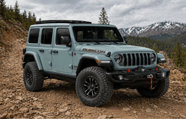Jeep Rubicon em trilha com pintura fosca e visual robusto off road
