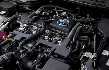 Motor Toyota Dynamic Force 2.0 em destaque no cofre do Corolla