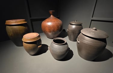 Earthenware pots representing onggijang, earthenware making